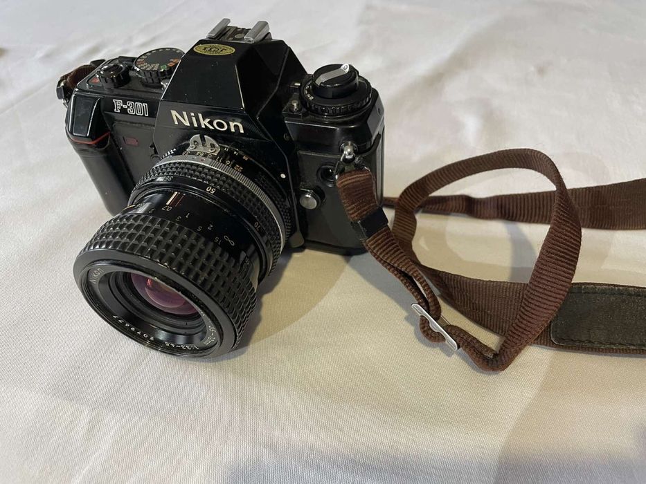 Фотоаппарат Nikon F-301.