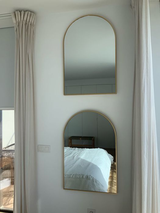 Dois Espelhos Ovais Dourados