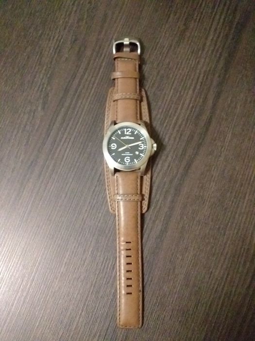 Relógio Albatross 10ATM water resistant stainless steel impecável,usado 1 vez,leva pilha nova,plástico de origem posterior,em mão veja zonas