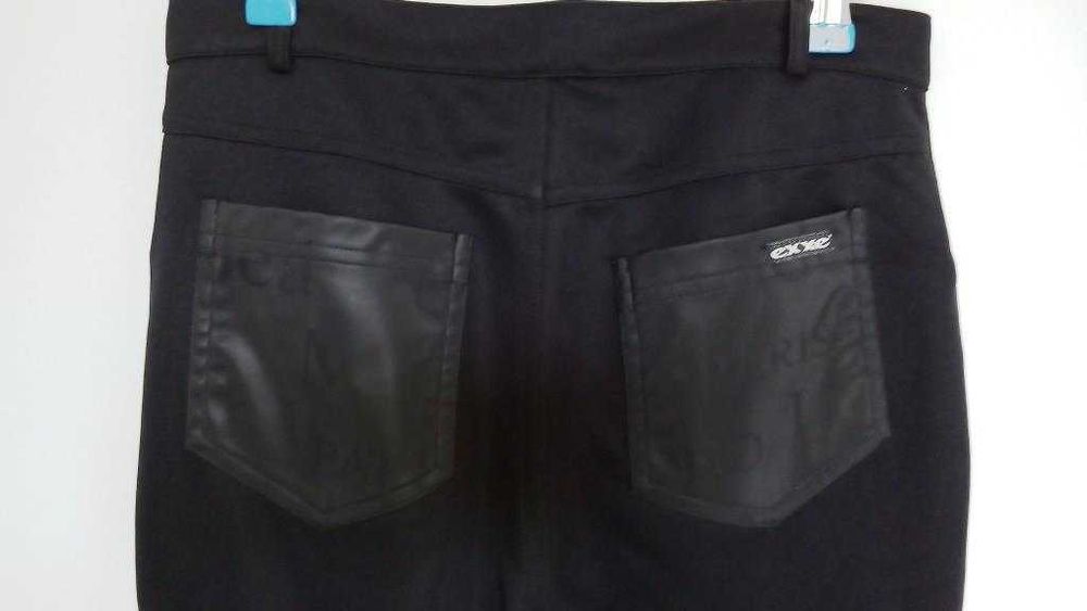 Proste czarne damskie spodnie w napisy M 38 jak woskowane czy skórzane