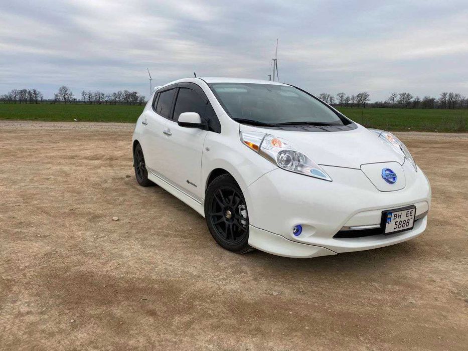 Тюнінг Nissan Leaf Nismo спойлер пороги клики накладки