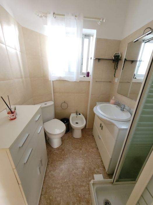 Quarto arrendar Almada