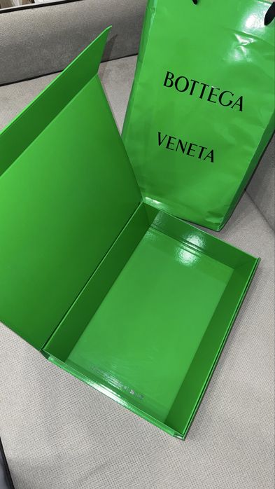 Bottega Veneta оригінальне пакування. Пакет і коробка з клапаном на магніті.
