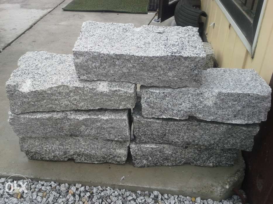 Kamień murowy z granitu KRAWĘŻNIK kostka granitowa 40x20x10