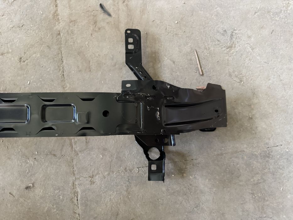 Підсилювач перднього бампера Ford Escape 2020-2026