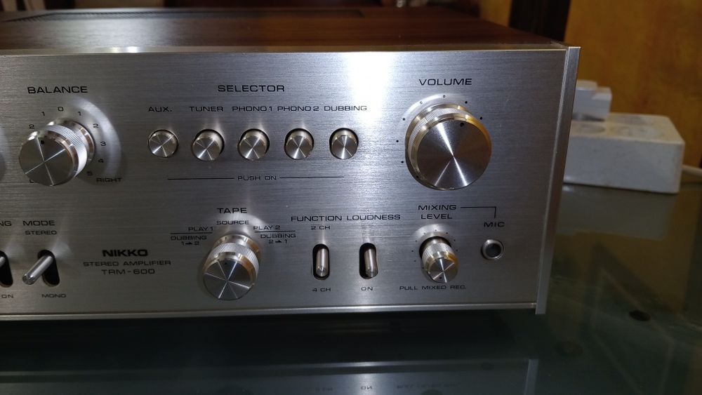 Nikko TRM-600 amplificador
