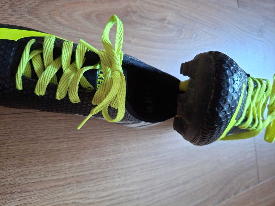 Бутсы мальчику, р. 37