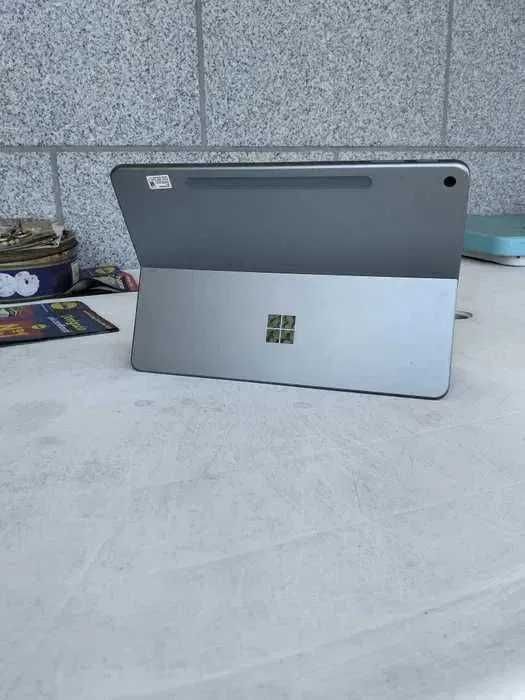 Microsoft Surface Pro 12" Snapdragon X Plus 16GB 512GB + extras