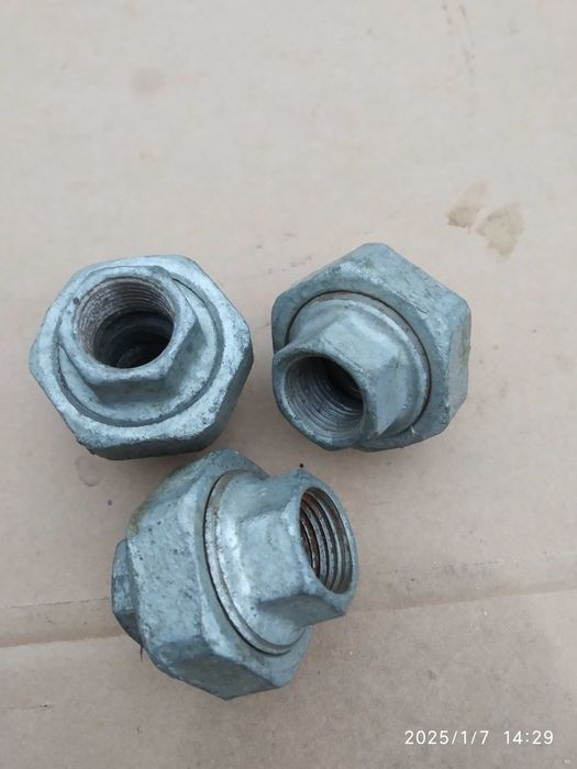 śrubunek żeliwny ocynkowany nowy 1/2 cala 6 szt