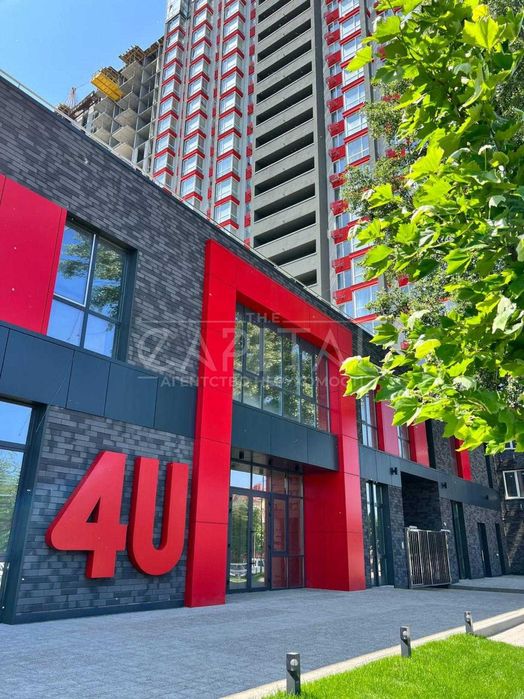 Продам унікальне фасадне комерційне приміщення ЖК 4U ТОП 57м
