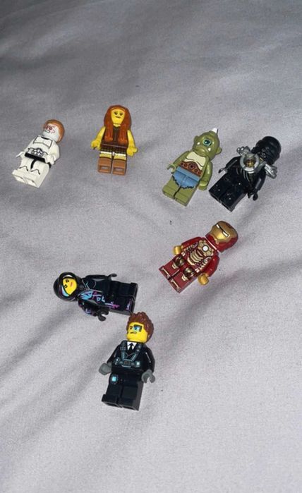 Lote LEGO ~10kg - Minifiguras Star Wars, Marvel, Ninjago + Peças Soltas