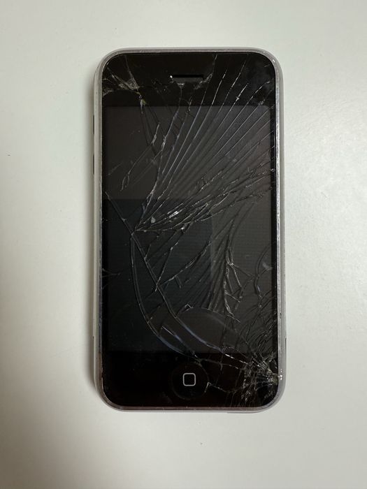 iPhone 1st Generation 16GB with Original Box64550979273859123