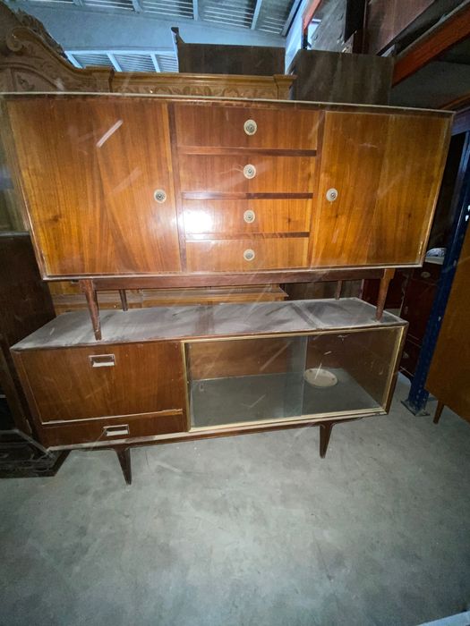 Diversos aparadores para venda.