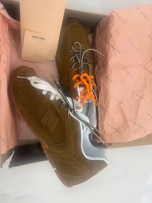 Tenis MiuMiu com parceria new balance