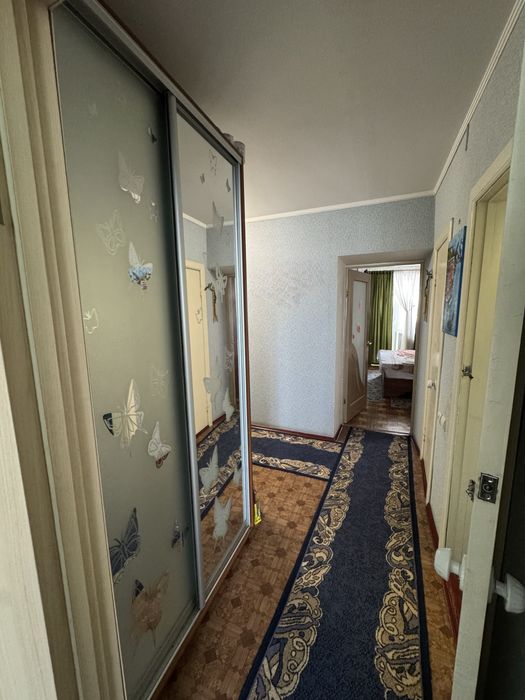 Трехкомнатная квартира на 40 лет в кирпичном доме. От хозяина