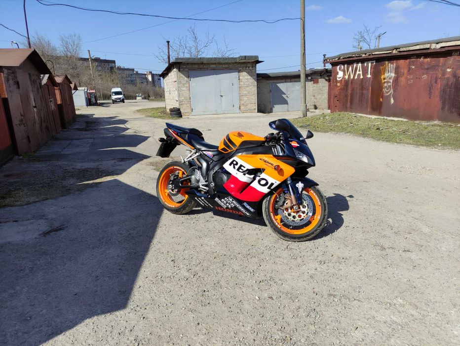 Honda CBR 1000RR  2005