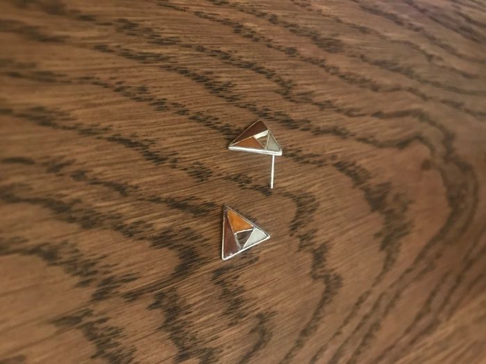 Par de brincos pequenos