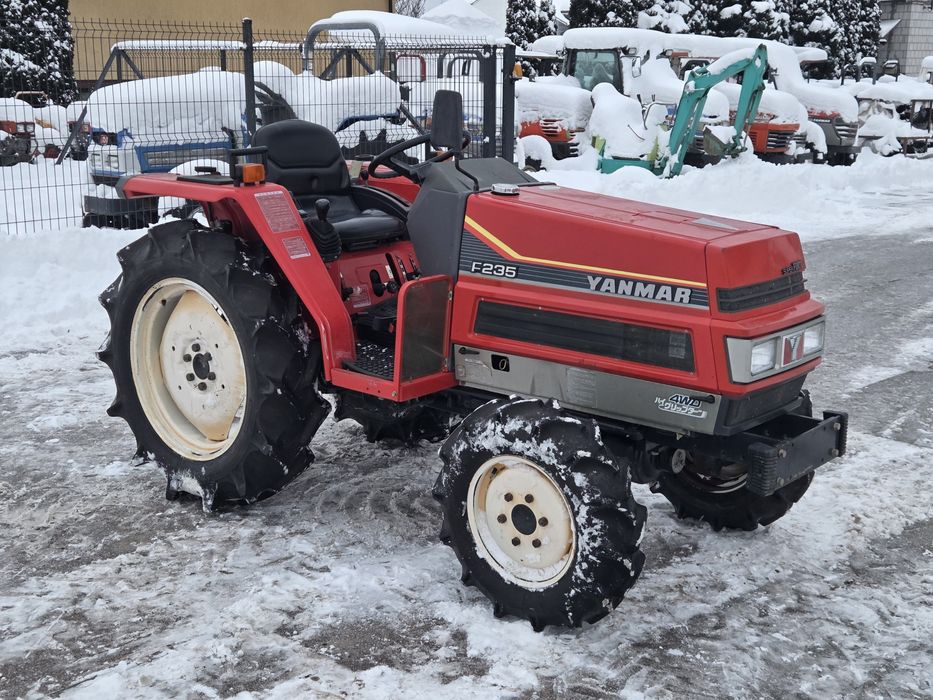 Trakyorek japoński Yanmar F235 23KM wspomaganie piękny stan