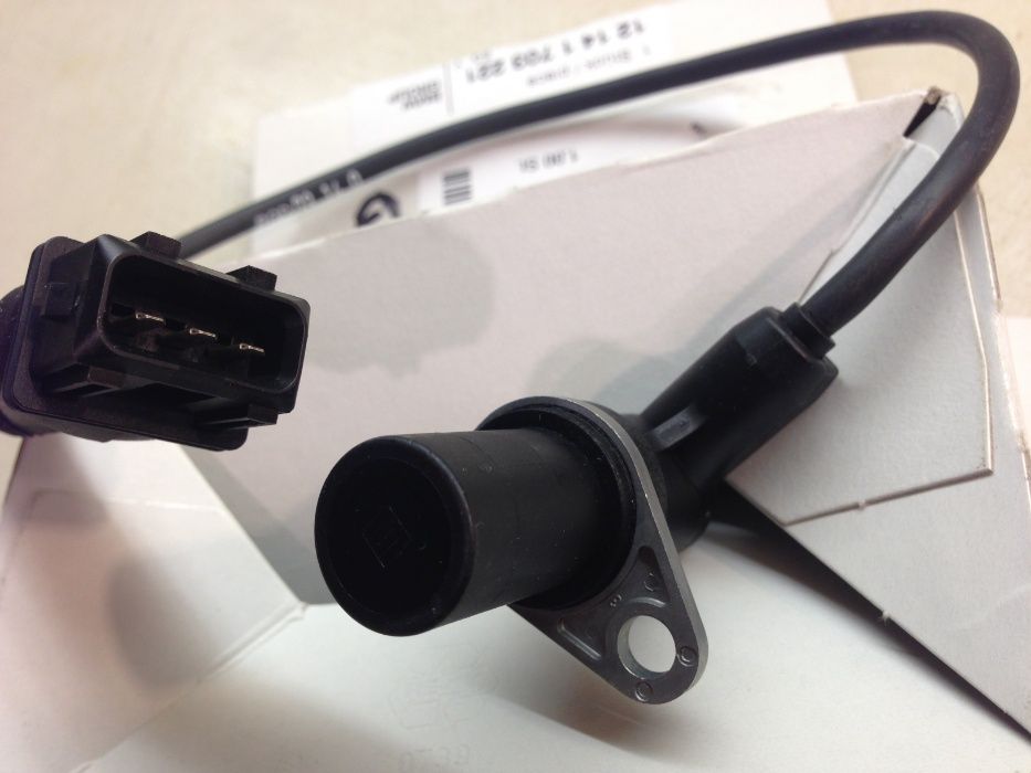 Датчик положения распредвала 12 14 1 703 221 (5WK96011Z) М50 и М52