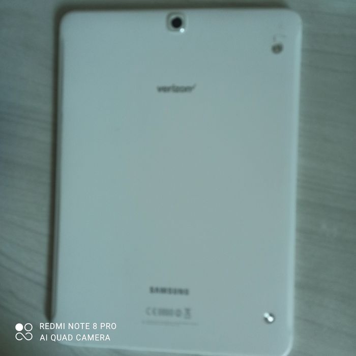 Планшет 10  дюймов Samsung амолед 32Gb встр 3Gb оперативной  SM-T818V