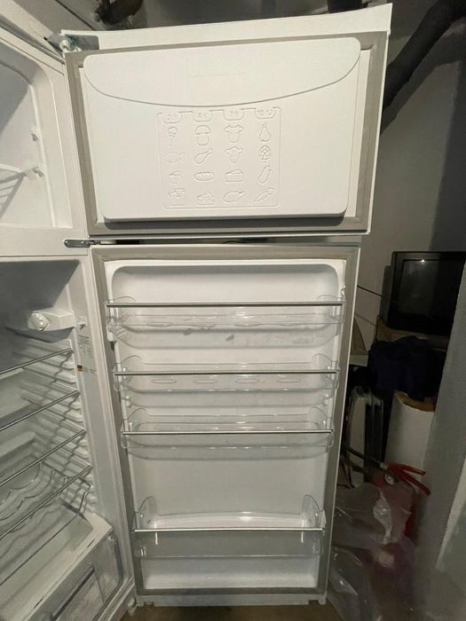 Frigorífico com congelador hotpoint