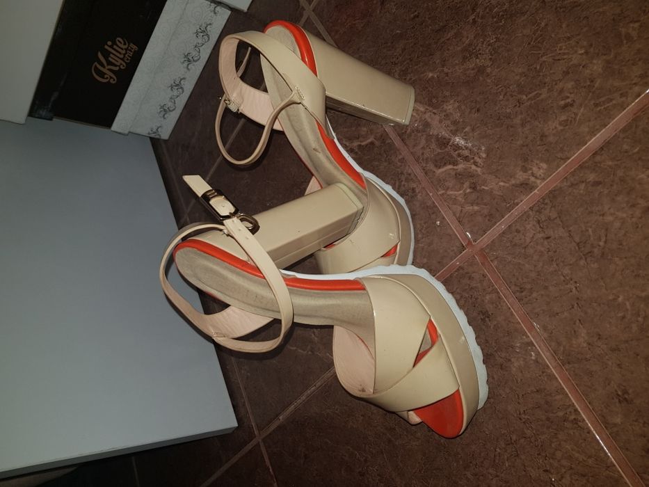 Босоніжки жіночі