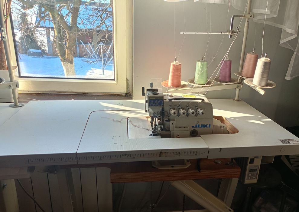 Overlock  5 nitkowy juki mo 6816s