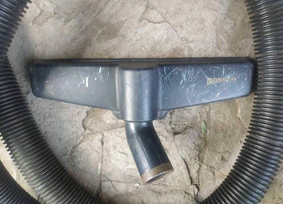 Шланг с насадкой для пылесоса Ракета.