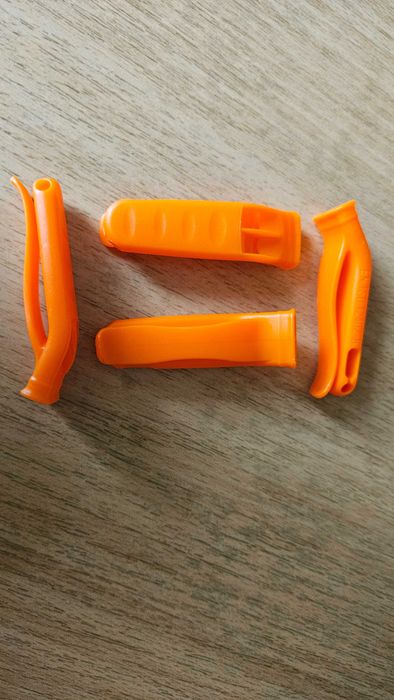 Свисток аварійний пластиковий та металевий