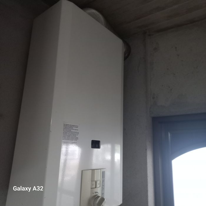 Vende se esquentador a gaz