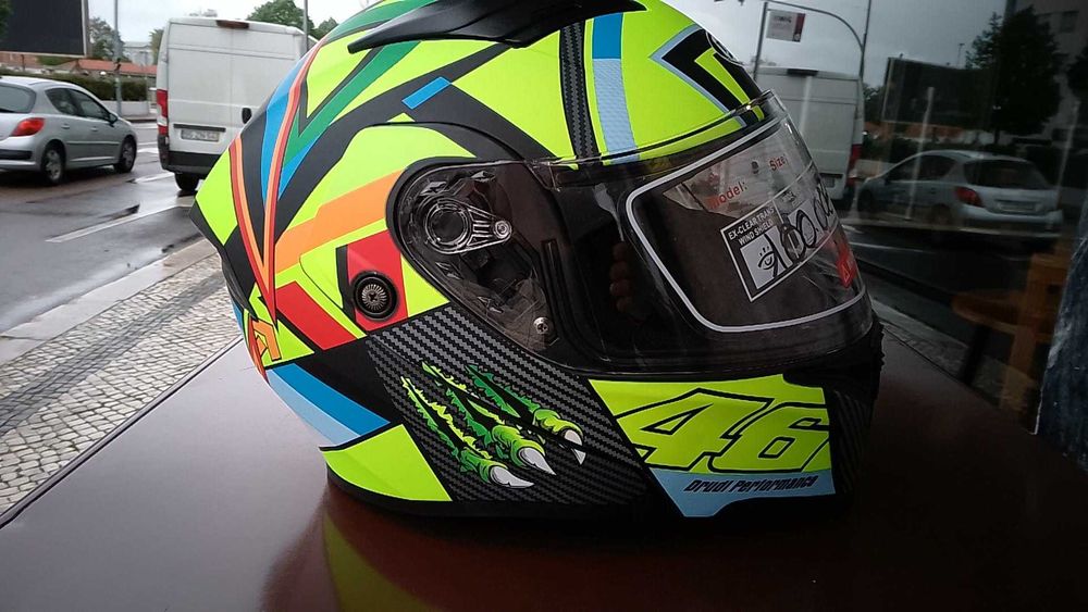 Capacete Modular Réplica do Rossi novo