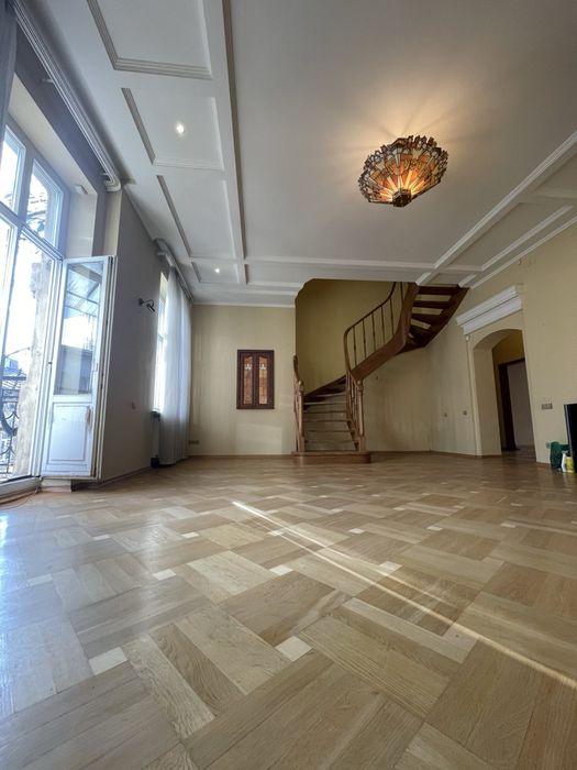 Продаж квартири в австрійському будинку франківський р-н