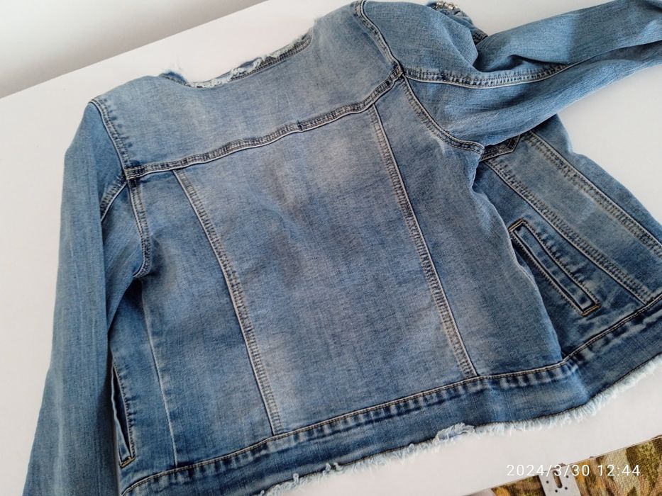 Курточка джинсова