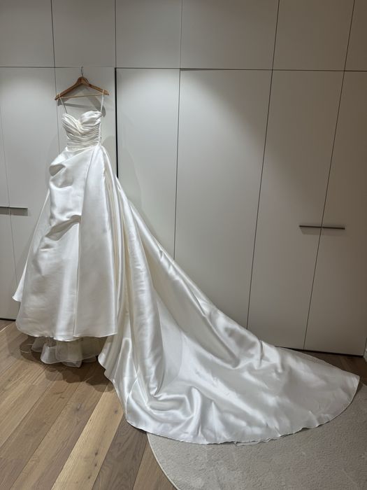 Весільна сукня Atelier Pronovias Barcelona