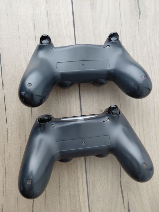 PS4 com 1TB + 2 comandos