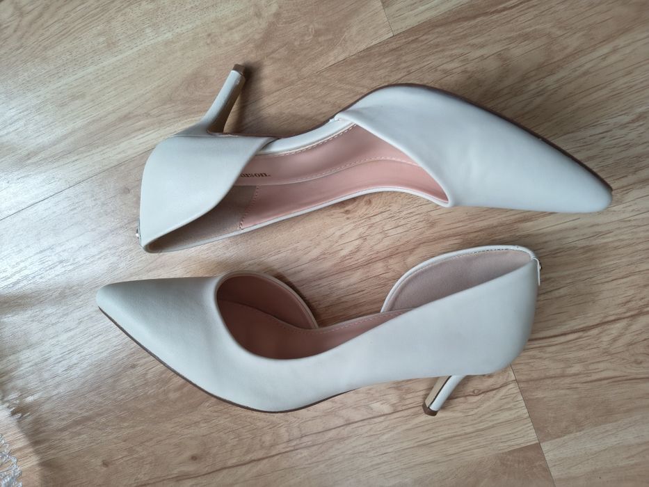 Czółenka Clara Barson r. 38