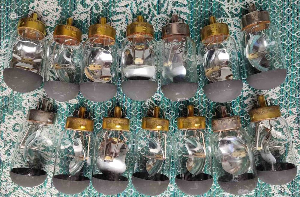 Лампи розжарювання з вбудованим відбивачем для кінопроєктора (ретро).