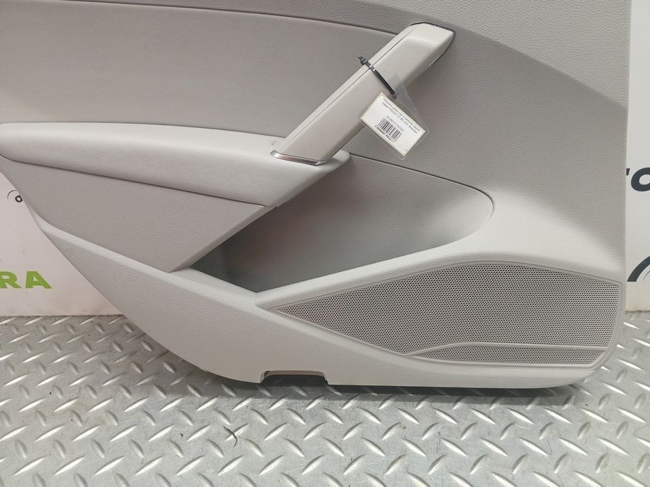 Обшивка двери карта дверная задняя левая VOLKSWAGEN