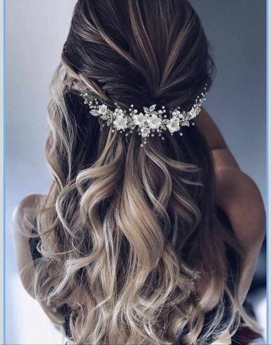 Kwiatowa opadka do wlosów dla Panny Młodej