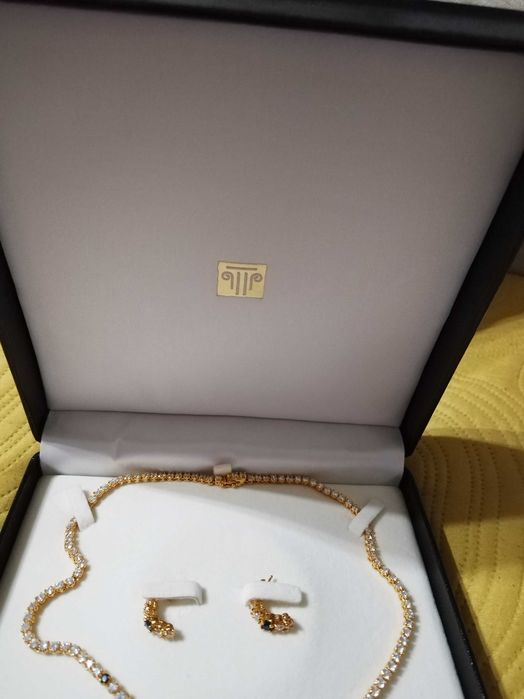 Gargantilha,pulseira e brincos com zicornias e safiras azuis