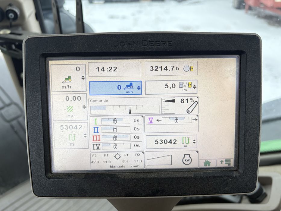 трактор John Deere 8335R