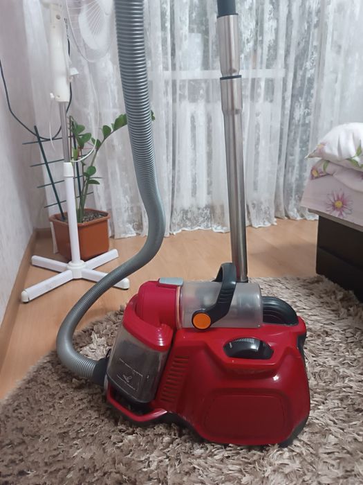 Продам пилосос aeg lx7