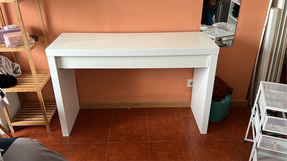 Secretaria em otimo estado