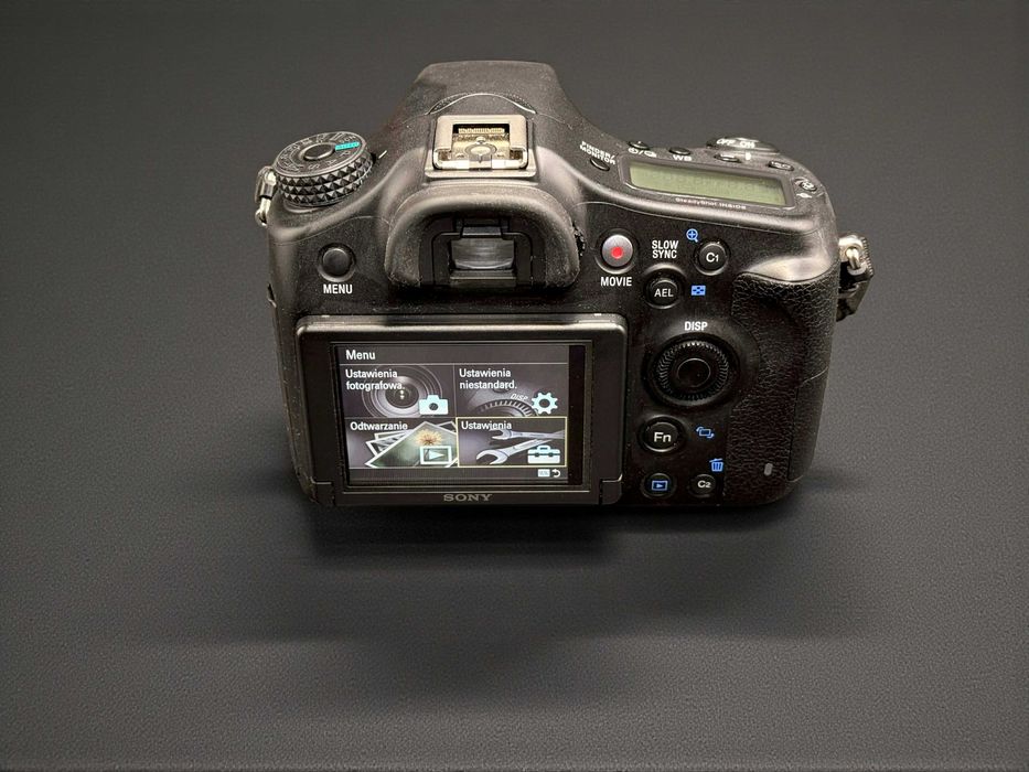 Sony A68 + 2 obiektywy (18-55 + 70-300) Stan jak nowy, komplet!