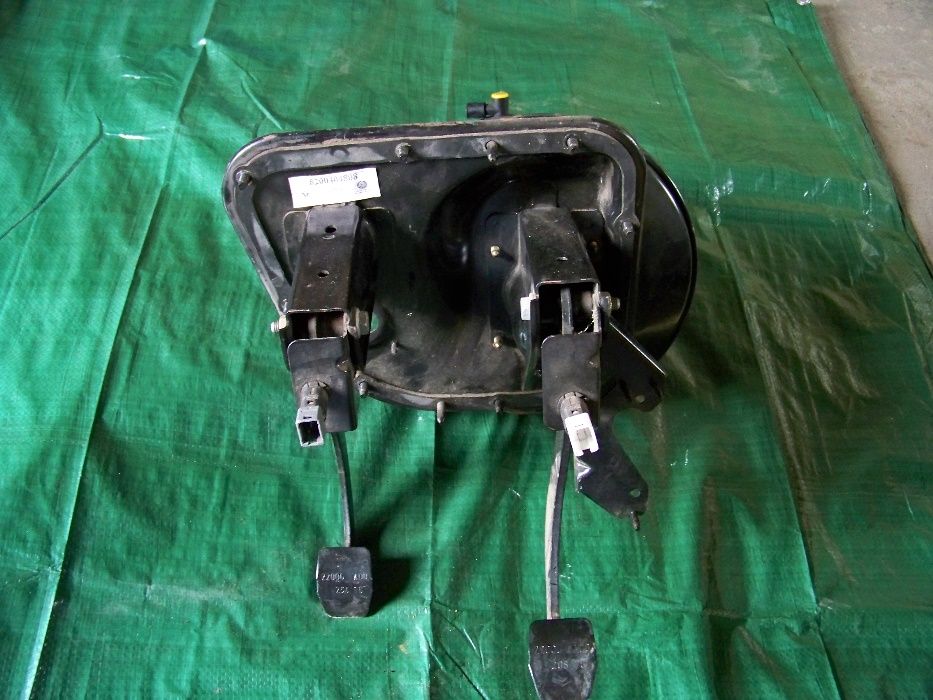 master movano primastar pedał sprzęgła hamulca model 2004< 2010