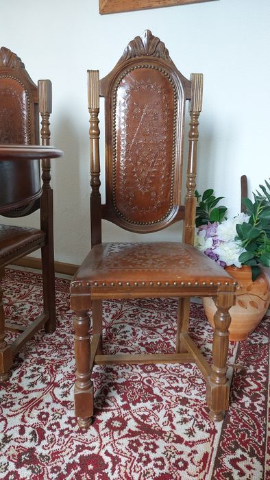 Mesa de jantar e 6 cadeiras