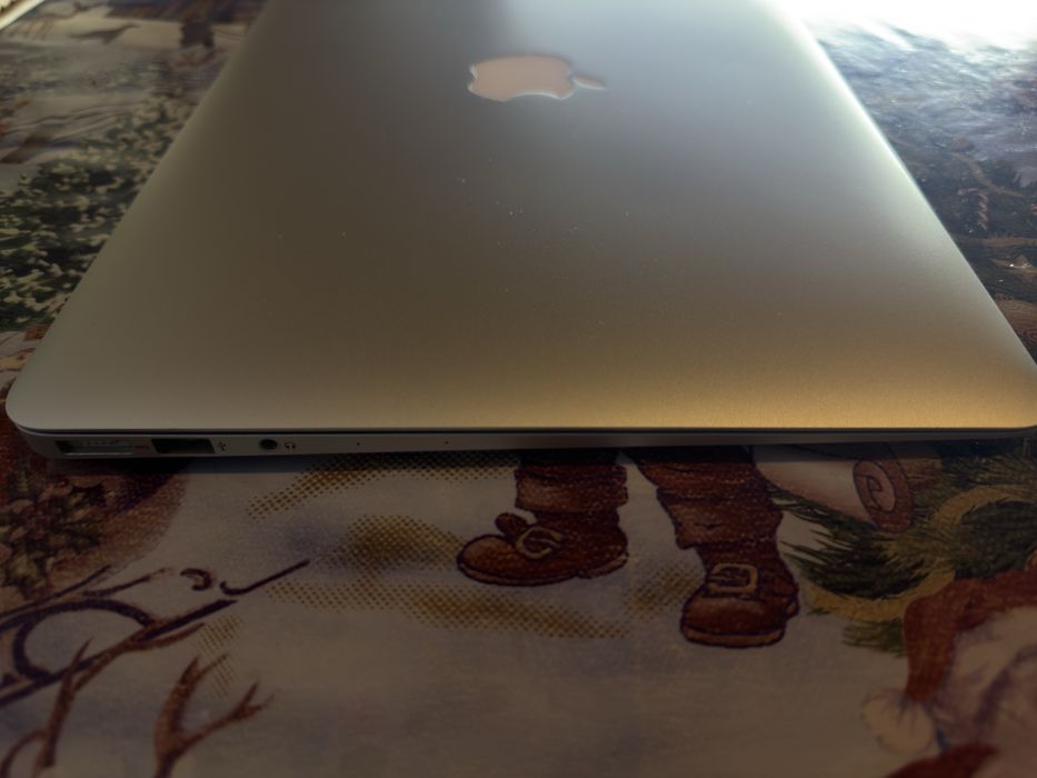 Apple MacBook Air 13 2017р в чудовому стані оригінал