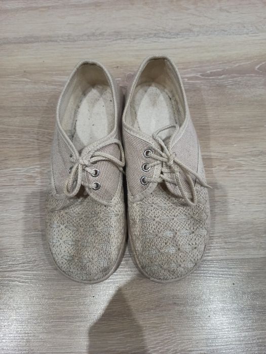 Sznurowane buty damskie. Espadryle.