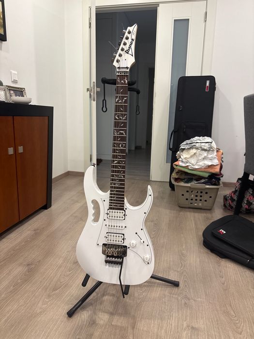 Guitarra elétrica Ibanez Jem Jr. Steev Vai