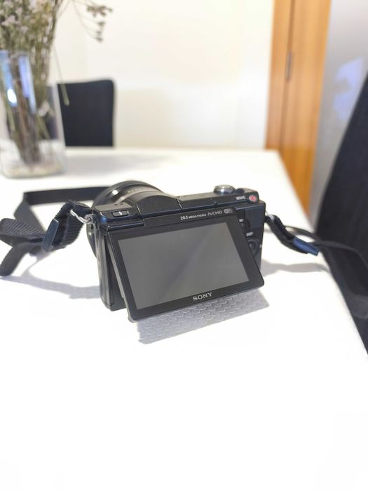 Máquina Fotográfica Sony Alpha 5000 + Bolsa de transporte